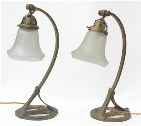 
Coppia di lampade da comodino anni'30 del XX secolo
ottone e vetro 37 x 18 cm