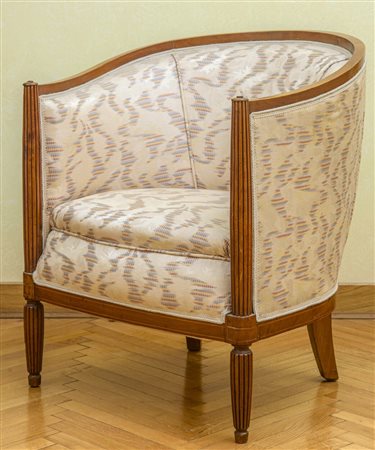  
Poltrona a pozzetto anni '20 del XX secolo
legno  76 x 66 x 50 cm