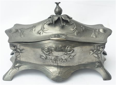  
WMF - Portagioielli anni '30 el XX secolo
metallo argentato 9 x 23 x 9 cm