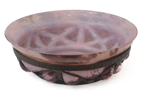  
Vetreria di Nancy - Ciotola  1918 - 25
vetro e ferro battuto H. 9,30 x 30,5 cm