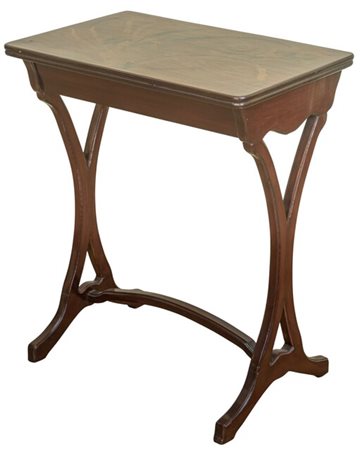 Louis Majorelle (attribuito a) (1859 - 1926) 
Tavolino da appoggio 1900 ca. 
legno di mogano e frutto 40 x 60 x H. 73 cm