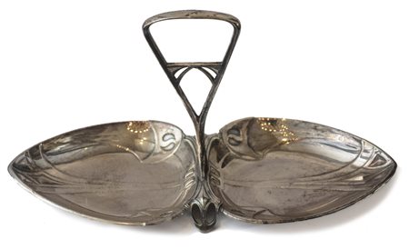  
WMF - Centrotavola anni '30 de XX secolo
metallo argentato 15 x 36 x H. 21 cm