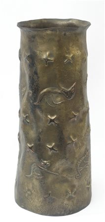 Angelo Bragalini (1913 - 1994) 
Vaso decorato 1950 ca. 
metallo argentato 30 x 15 cm