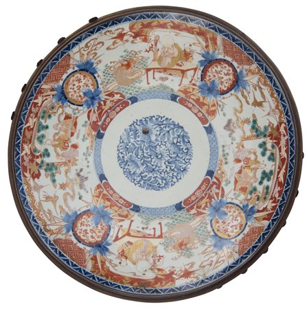  
Piatto in porcellana Imari Giappone, fine XIX secolo
porcellana 58 cm diametro