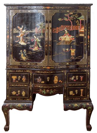  
Mobile a due corpi Manifattura cinese, prima metà XX secolo
 150 x 100 x 55 cm