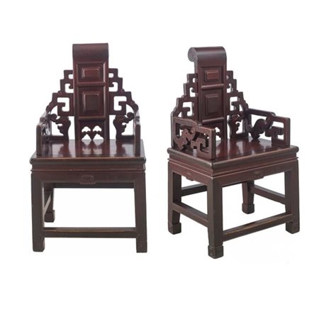  
Coppia di troni  Manifattura cinese, inizio XX secolo
 115 x 64 x 50 cm