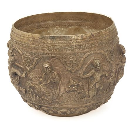  
Ciotola in argento Birmania, XIX secolo
 13 x 16 cm