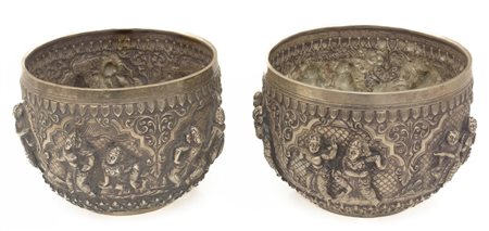  
Coppia di ciotole in argento Birmania, XIX secolo
 9 x 12 cm