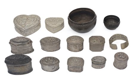  
14 oggetti da vetrina Birmania, XX secolo
 