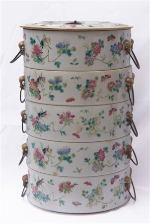  
Contenitore composto da 5 portavivande Cina, Fine XIX - Inizio XX secolo
porcellana 27 x 17 cm