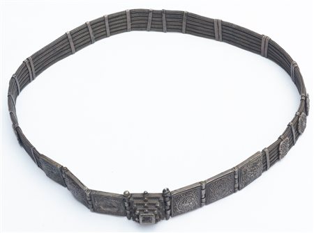  
Cintura rituale fine del XIX secolo
metallo argentato Lunghezza 91 cm
