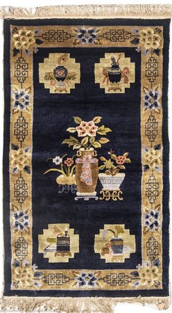  
Tappeto Pao Tao Cina, XX secolo
 155 x 92 cm