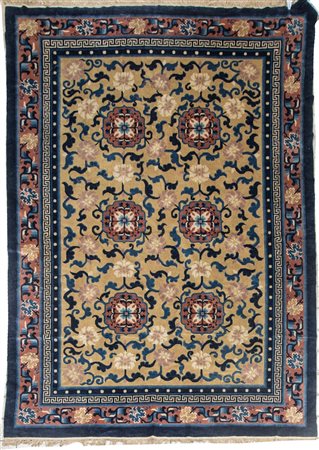  
Tappeto Cina, XX secolo
 310 x 212 cm