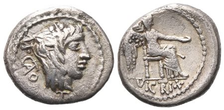 M. Porcius Cato, Quinarius, 89 BC; AR (1,98 g; 14,6 mm; 6 h)