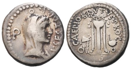 Q. Servilius Caepio Brutus (Marcus Junius Brutus), Denarius, 42 BC; AR (3,60 g; 17,4 mm; 12 h)
