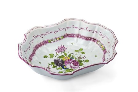 Manifattura Casali e Callegari, Pesaro, secolo XVIII. Bacile a profilo mistilin