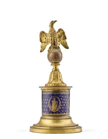 Aquila imperiale in bronzo cesellato e dorato, poggiante su sfera, base a colon