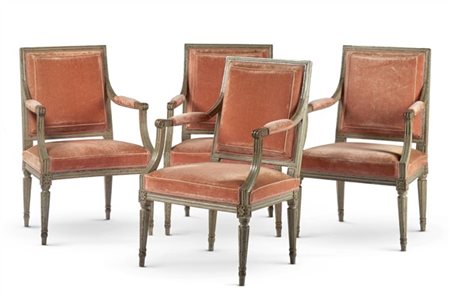 Quattro poltrone in legno laccato rivestite in velluto con profili e gambe scan