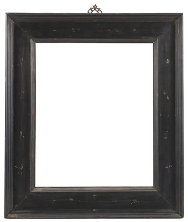 Cornice a cassetta in legno ebanizzato a doppio ordine con bordure modanate. Se