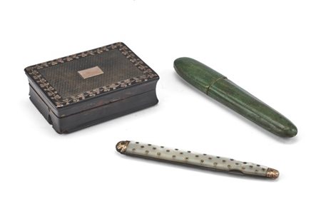 Arte del secolo XIX. Lotto composto da una scatola in tartaruga