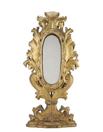 Arte del secolo XVIII. Grande ostensorio in legno intagliato e dorato di forma