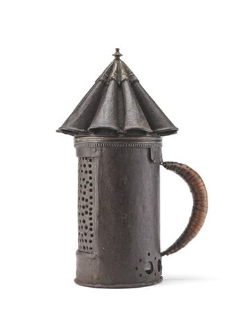 Lanterna portatile del tipo "cieco" in metallo con parte superiore ad ombrello,