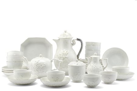 Manifattura di Meissen, 1750 circa. Servizio da tè in porcellana bianca con dec