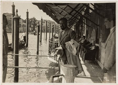 BALBO ITALO - FOTOGRAFIA di S. E. BALBO SUL TERRAZZINO DEL GRAND HOTEL A...