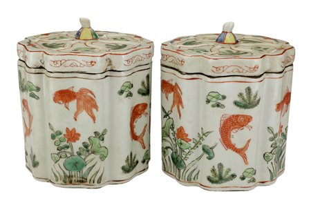 Cina
Coppia di contenitori polilobati, con coperchio