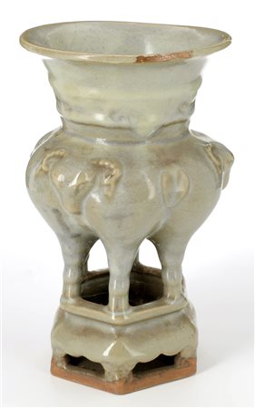 Cina
Contenitore di tipo Jun con arieti