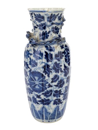 Cina
Piccolo vaso a balaustro con decoro floreale e draghi