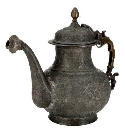 Turchia. XIX secolo
Versatoio con decoro floreale