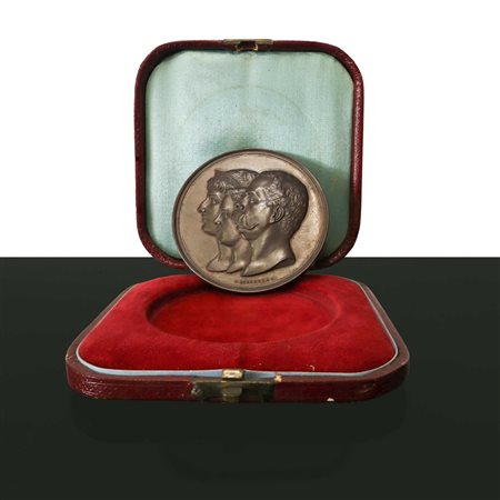 Medaglia con teste accolFine della regina Margherita, principe Vittorio Emanuele e Re Umbert I sovrani D'Italia, Messina 17 January 1781