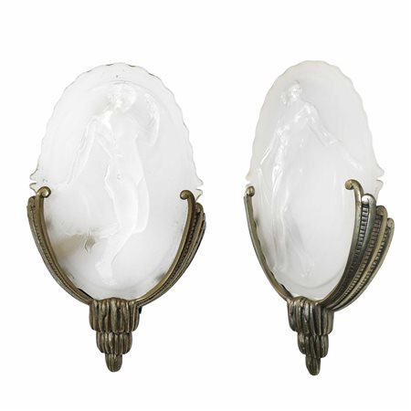 Muller Fréres à Lunéville (1895-1933)  - Coppia di appliques "Dancers" Decò in vetro molato con base in metallo argentato da muro 