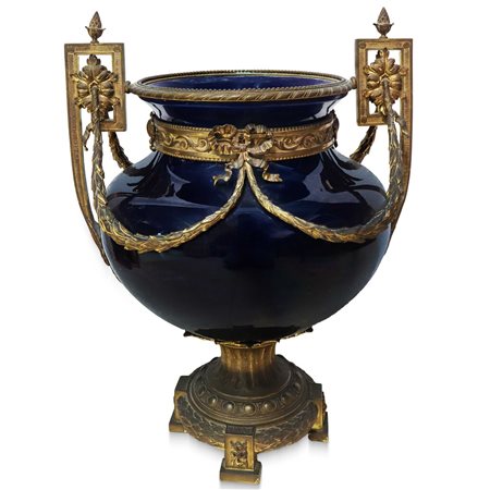 Grande vaso Napoleone III in porcellana  blu stile Sevres con applicazioni in bronzo , France Napoleon III