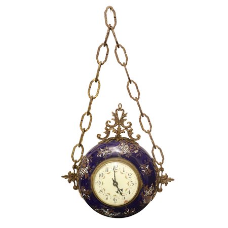 Orologio da parete doppia faccia in porcellana blu di Sevres dipinta con smalti a motivi floreali