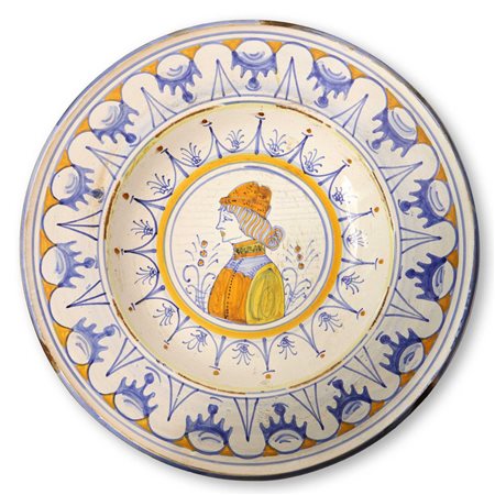 Deruta - Piatto con personaggio in  vesti medievali al centro, Primi 20° secolo