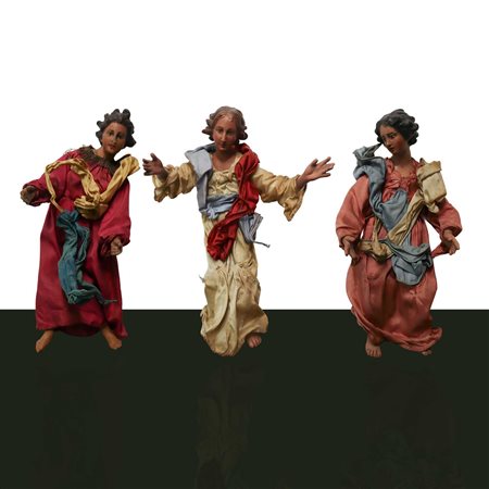 N°3 angeli presepialI in terracotta e legno con vesti in cotone, raso e passamaneria, Naples 19° secolo