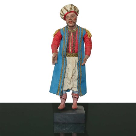 Personaggio presepiale in terracotta e legno con vesti in cotone, raso e passamaneria: turco con baffi e  turbante, Naples 19° secolo
