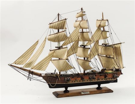 MODELLINO DI FREGATA IN LEGNO - SCALE MODEL OF A FRIGATE h cm 52