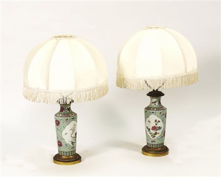 Coppia di vasi in porcellana policroma - Pair of Painted Porcelain Converted...