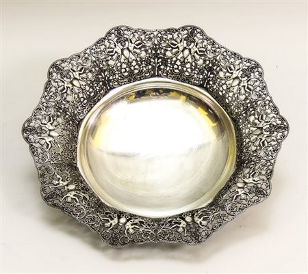 CENTROTAVOLA IN METALLO ARGENTATO - SILVER-PLATED CENTREPIECE forma sagomata,...