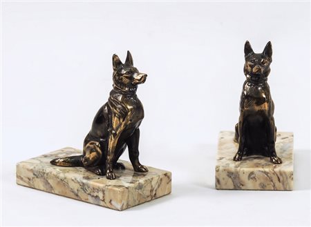 COPPIA DI FERMALIBRI IN METALLO PATINATO - PAIR OF PATINATED METAL BOOKENDS...