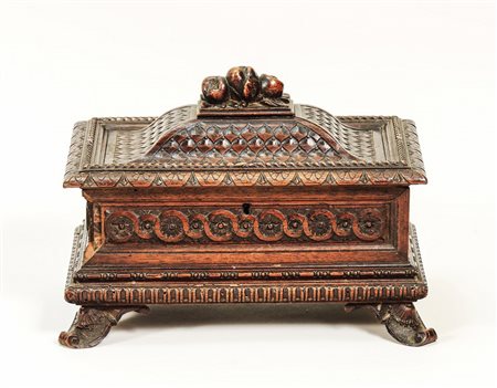 COFANETTO IN NOCE - WALNUT CHEST inizio XX secolo - early 20th Century...