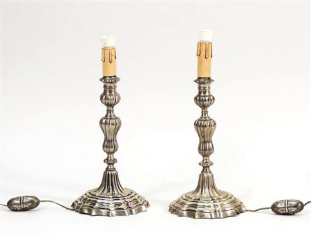 COPPIA DI CANDELIERI IN ARGENTO - PAIR OF SILVER CANDLESTICKS Firenze, Anni...
