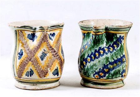 COPPIA DI VERSATOI IN MAIOLICA POPOLARE - PAIR OF PAINTED MAJOLICA JUGS XIX...