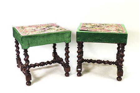 COPPIA DI PANCHETTI IN NOCE - PAIR OF WALNUT STOOLS gambe a torciglione...