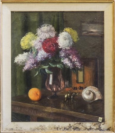 NATURA MORTA CON VASO DI FIORI, RADIO D'EPOCA E ELEFANTINO - STILL LIFE WITH...