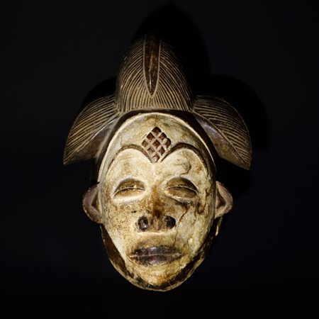 An African mukudj mask