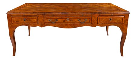 Italia (XX secolo)
Scrivania da centro in stile settecentesco
